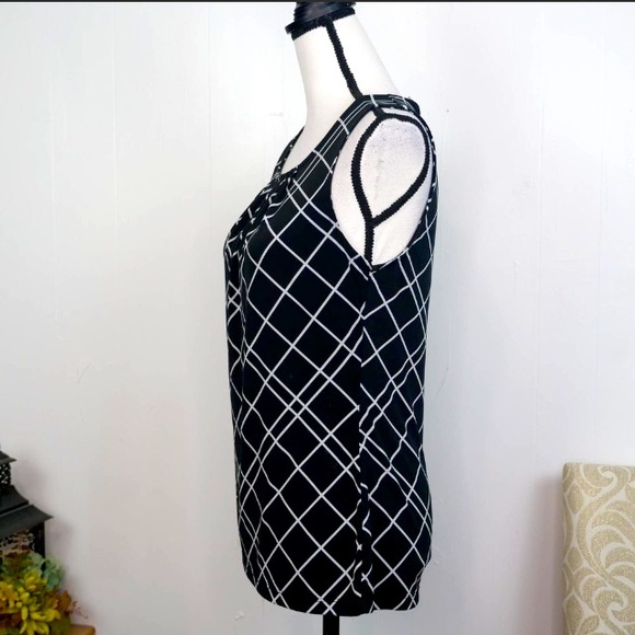 Banana Republic Sleeveless Blouse Size XS Black White Geometric Patterned Top - Picture 4 of 7
